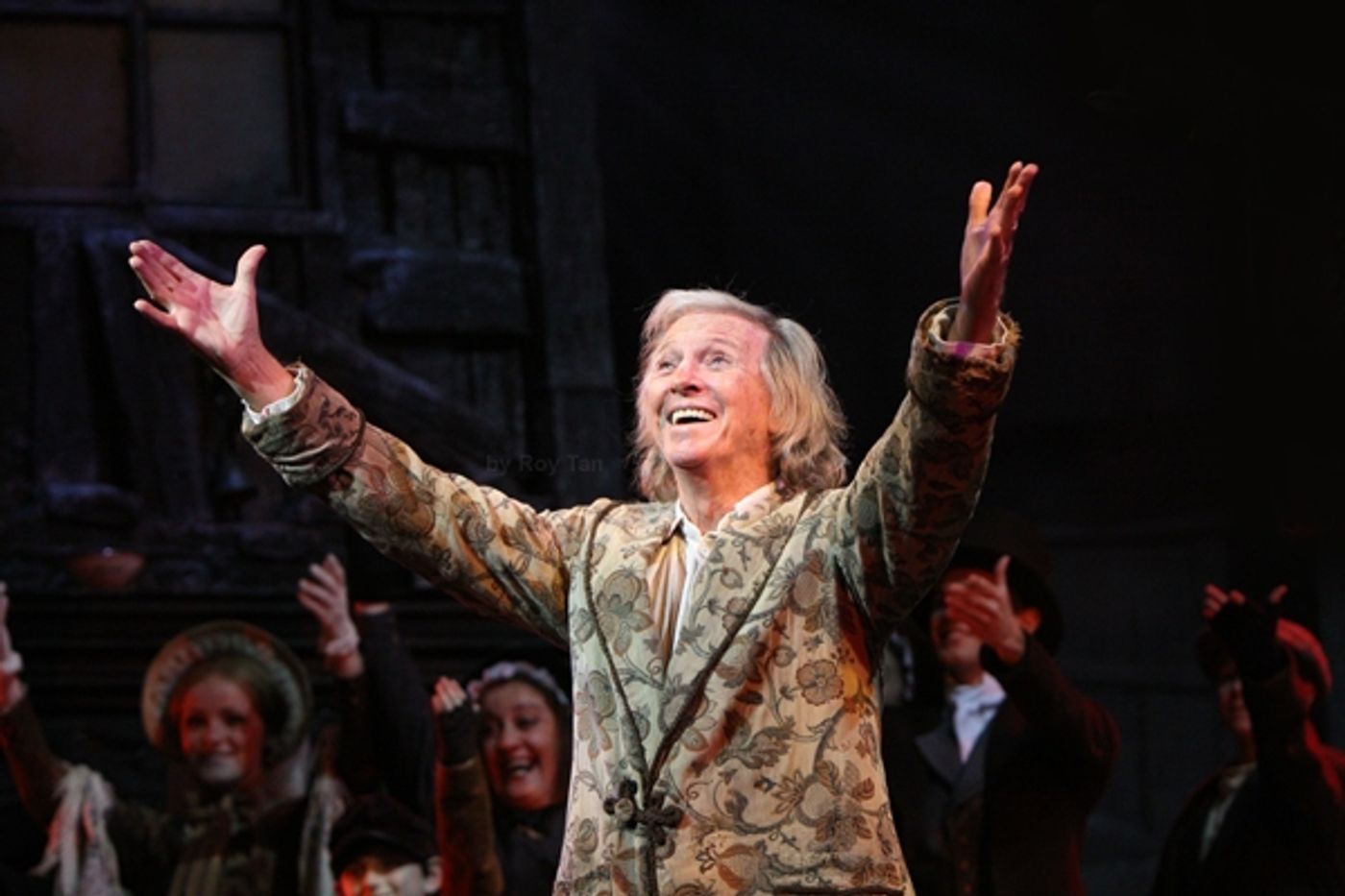 Photo Flash: Tommy Steele Leads SCROOGE at the London Palladium  Image