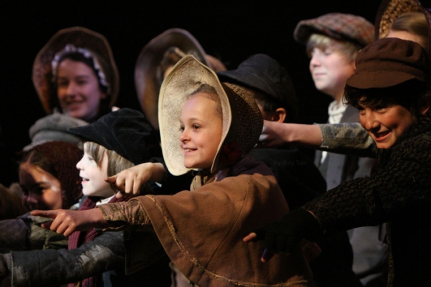Photo Flash: Tommy Steele Leads SCROOGE at the London Palladium  Image