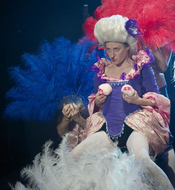 Anna Francolini as Victoria Grant Photo