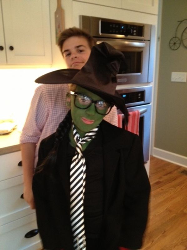 Wes Richardson (as himself) and Virginia Richardson (as young Elphaba) Photo