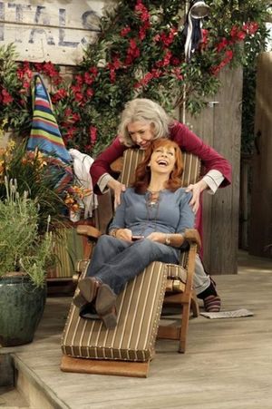 Lily Tomlin, Reba McEntire Photo