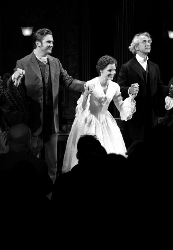 Dan Stevens, Jessica Chastain & David Strathairn Photo