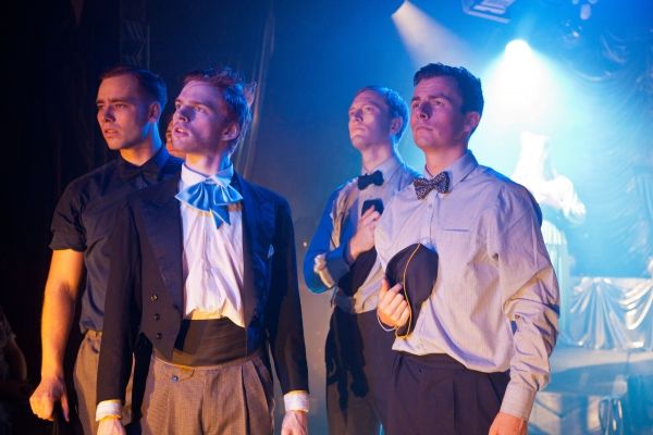 Johnny Adel (Brett Shiels) Buddy Becker (Samuel Parker), Luke Adams (Ben Beard), Coup Photo