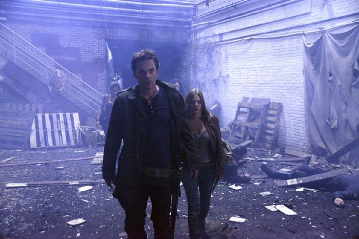  Billy Burke, Tracy Spiridakos at 