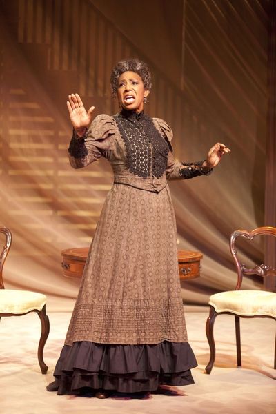 Dawnn Lewis Photo