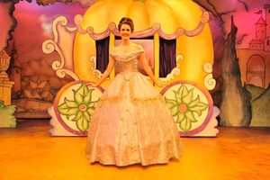 Samantha Bruce Photo