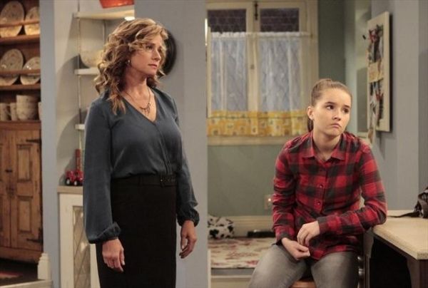 NANCY TRAVIS, KAITLYN DEVER Photo