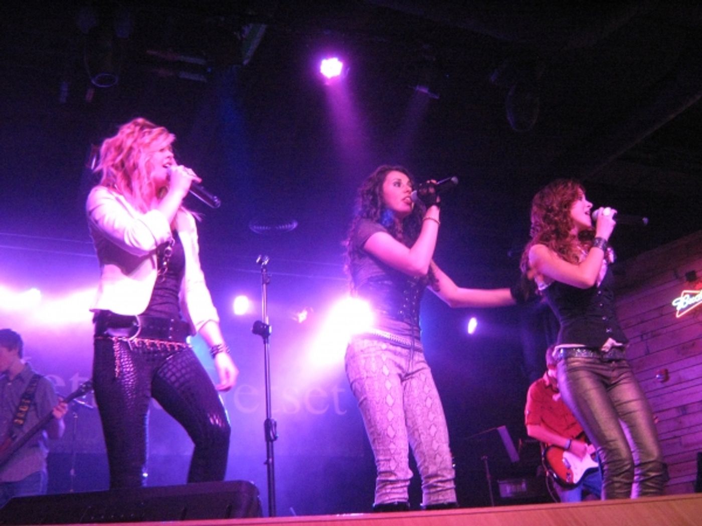 Photo Flash: Jetset Getset 'Plays It Forward' for Charity  Image