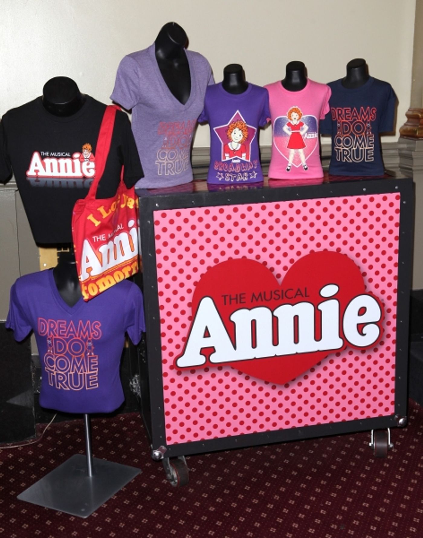 Photo Coverage: Bernadette Peters, Andrea McArdle, and More at ANNIE Opening- Arrivals!  Image