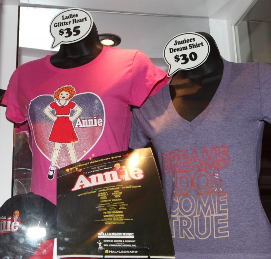 Photo Coverage: Bernadette Peters, Andrea McArdle, and More at ANNIE Opening- Arrivals! Image