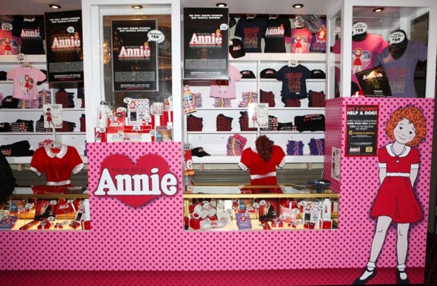 Photo Coverage: Bernadette Peters, Andrea McArdle, and More at ANNIE Opening- Arrivals! Image