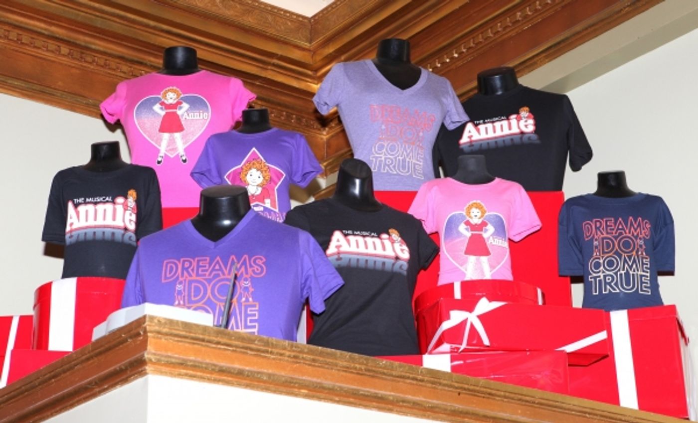 Photo Coverage: Bernadette Peters, Andrea McArdle, and More at ANNIE Opening- Arrivals!  Image
