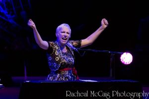 Annie Lennox
@ BroadwayWorld Annie Lennox
Photo