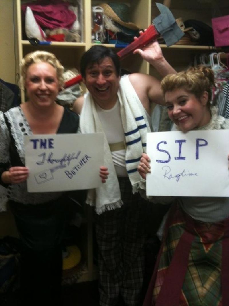 Photo Flash: Saturday Intermission Pics, Nov 10, Part 2 - Green Edition! — photo 19 of 39