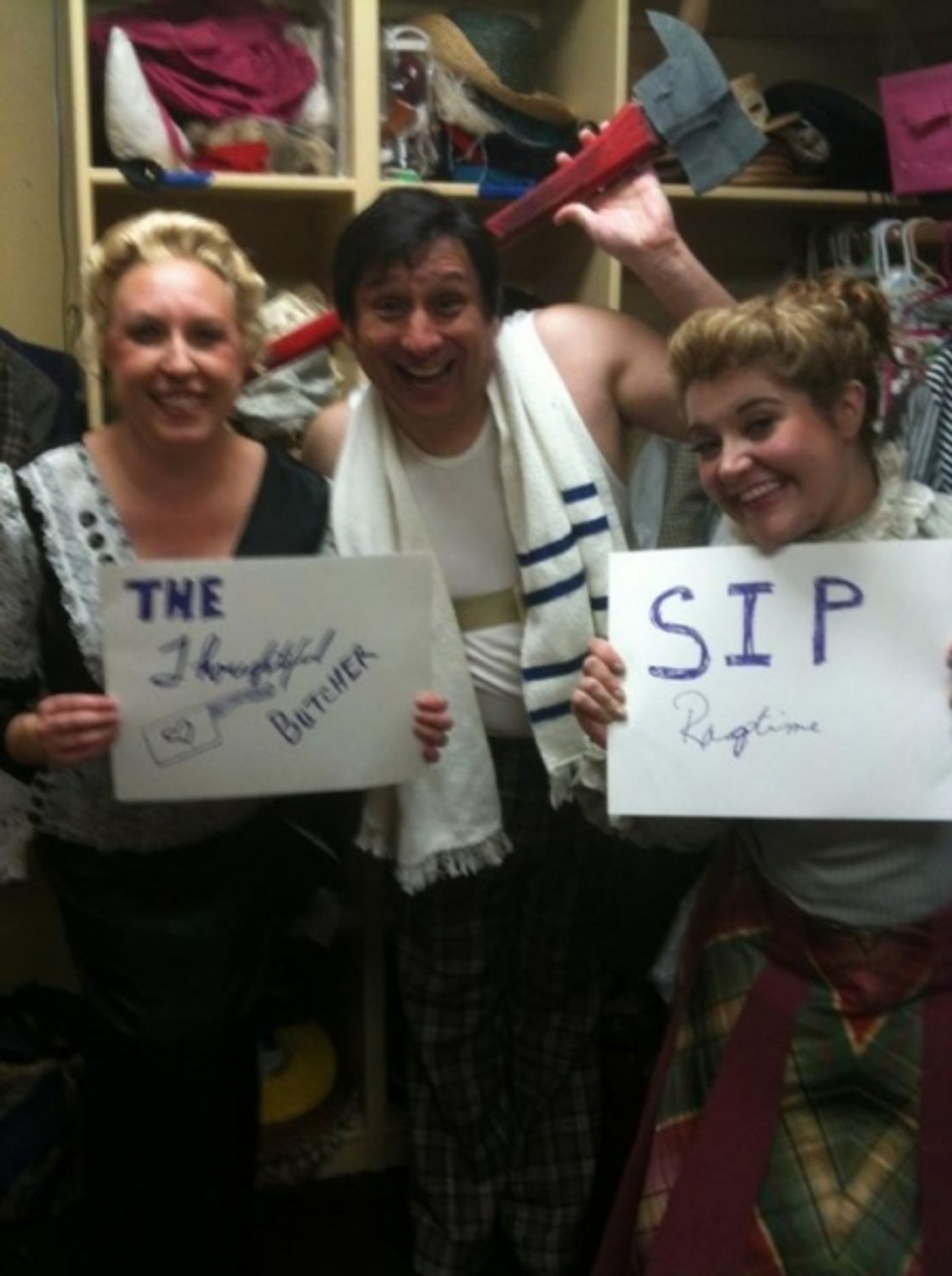 Photo Flash: Saturday Intermission Pics, Nov 10, Part 2 - Green Edition!  Image