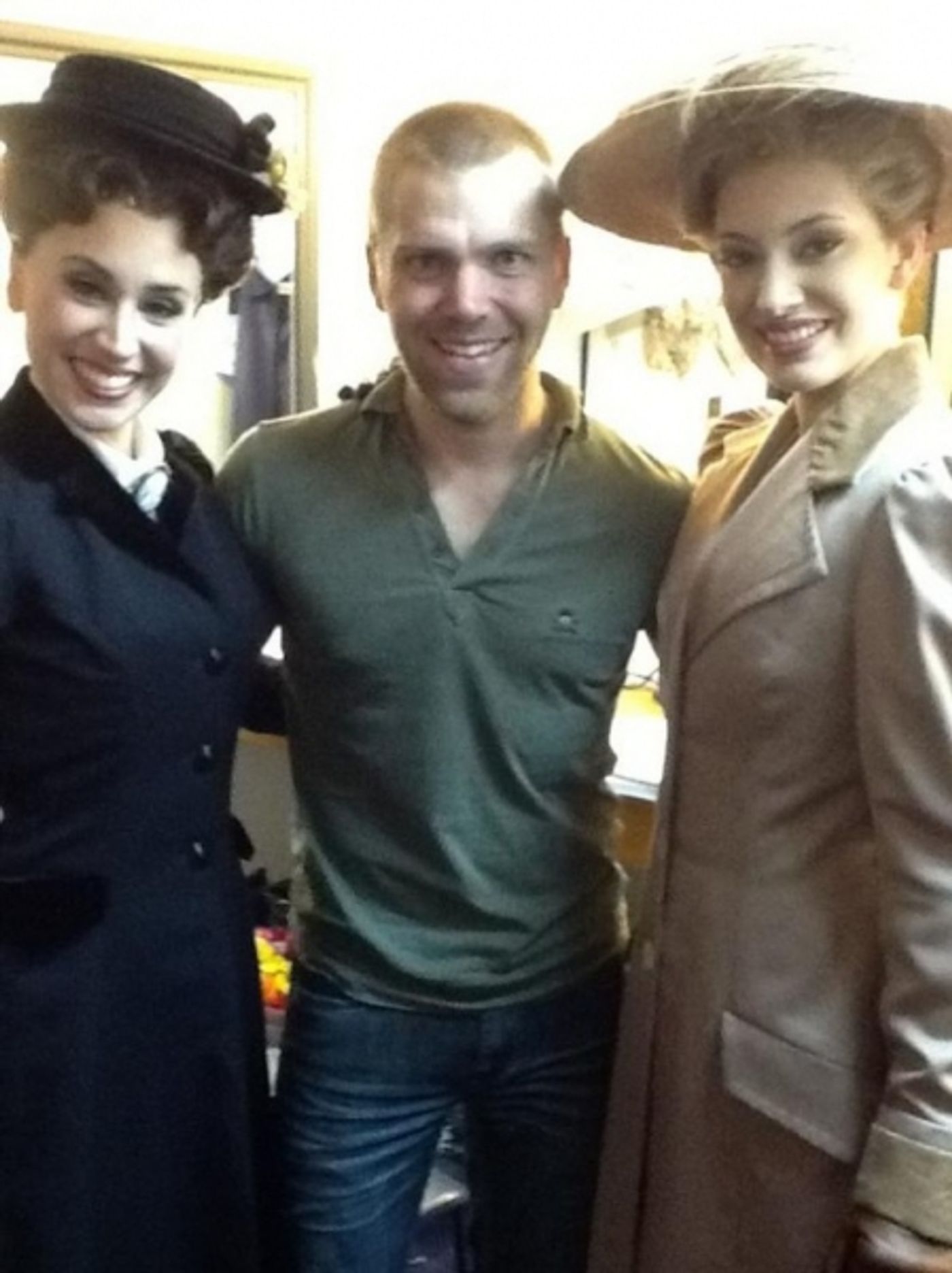 Photo Flash: Saturday Intermission Pics, Nov 10, Part 2 - Green Edition!  Image