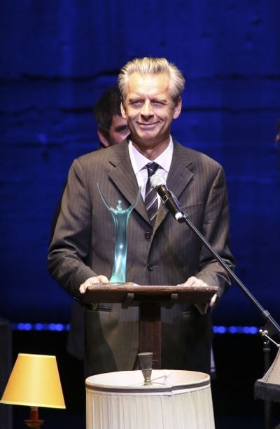 CTG Artistic Director Michael Ritchie, accepts the Ovation for Best Presented Product Photo