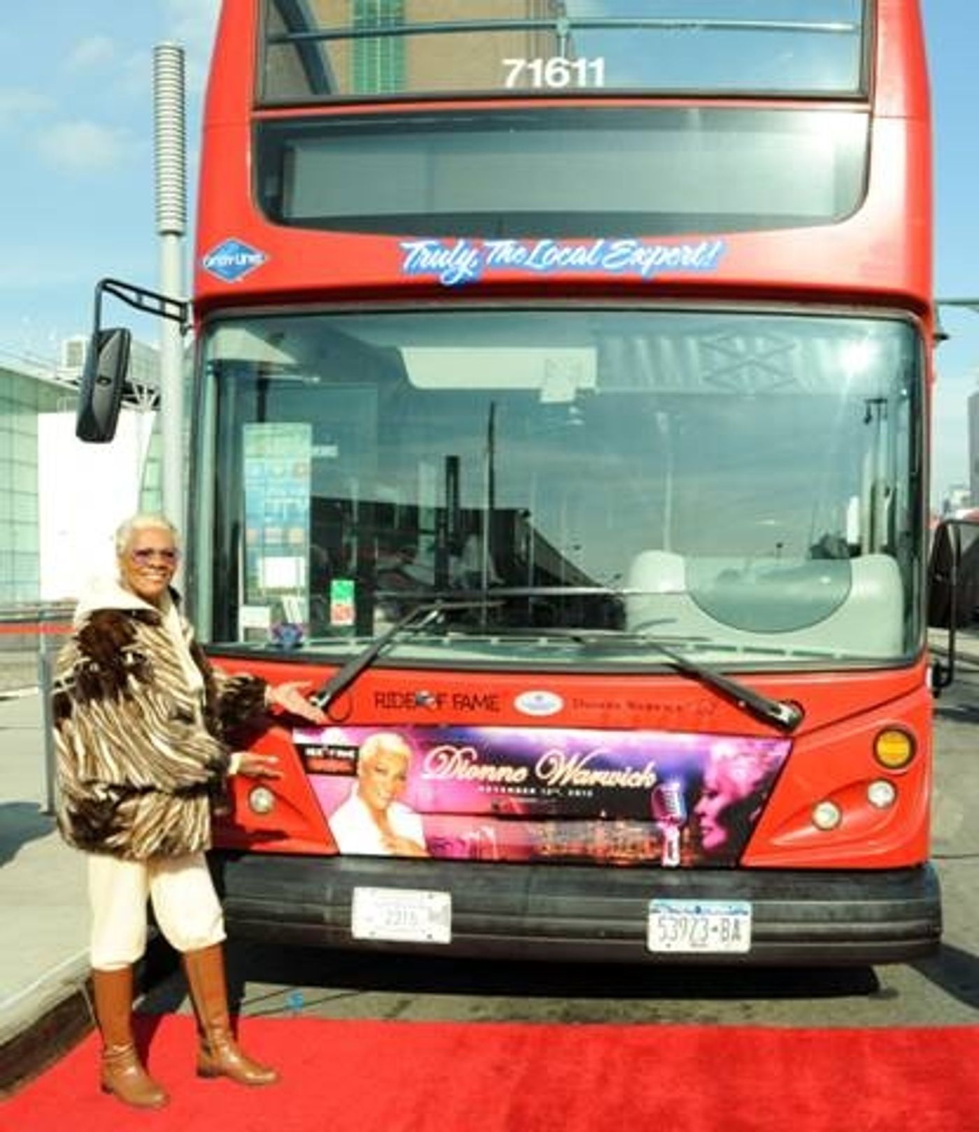 Photo Flash: Dionne Warwick Celebrates New Album with Gray Line New York 'Ride of Fame'  Image