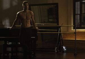 Dean Geyer Photo