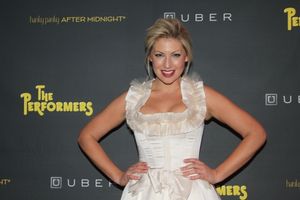 Ari Graynor Photo