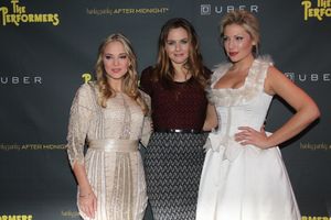 Jenni Barber, Alicia Silverstone and Ari Graynor Photo