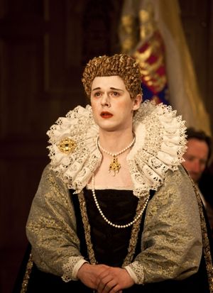 Â Samuel Barnett (Queen Elizabeth) Photo