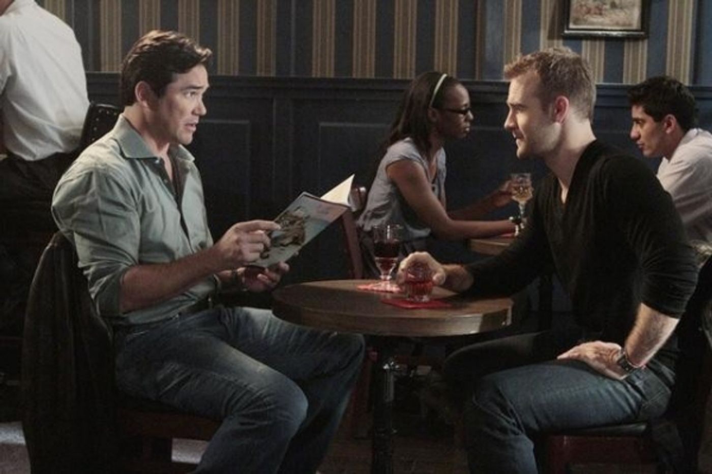 Photo Flash: DON'T TRUST THE B---- IN APARTMENT 23's 'Whatever It Takes...' Airs 12/4  Image