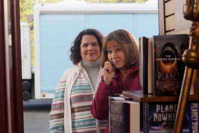 JEN RAY, PATRICIA HEATON Photo
