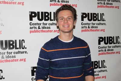 Jonathan Groff
 Photo