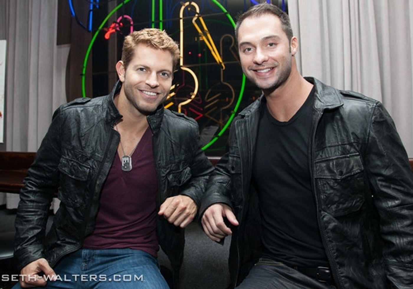 Photo Flash: Dawn Derow, Adan Canto, and More Visit CAST PARTY  Image