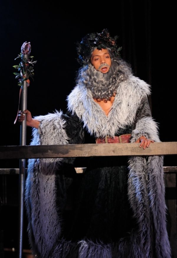 Joe Wilson, Jr. as the Ghost of Christmas Present Photo