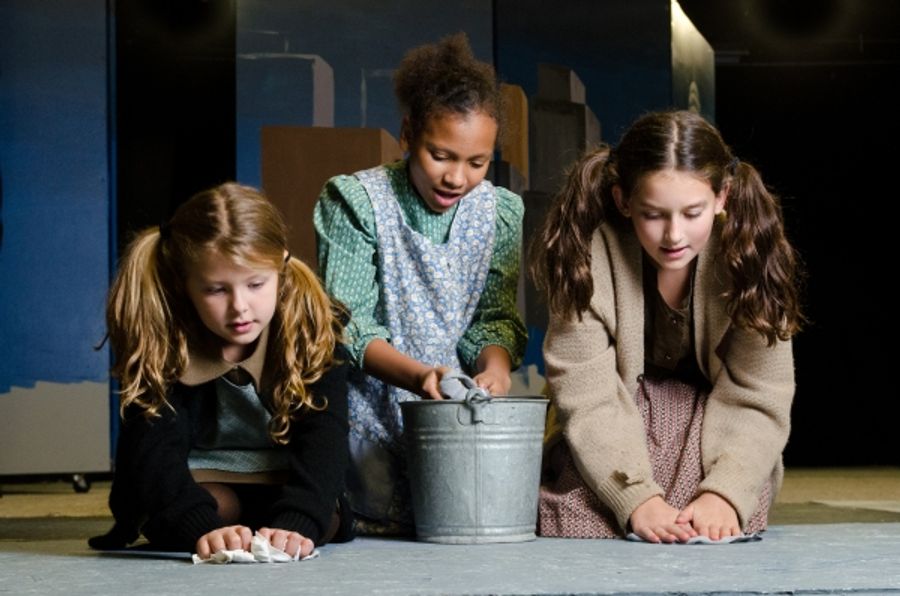 Photo Flash: DreamWrights Youth & Family Theatre Opens ANNIE Tonight  Image