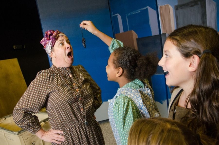 Photo Flash: DreamWrights Youth & Family Theatre Opens ANNIE Tonight  Image