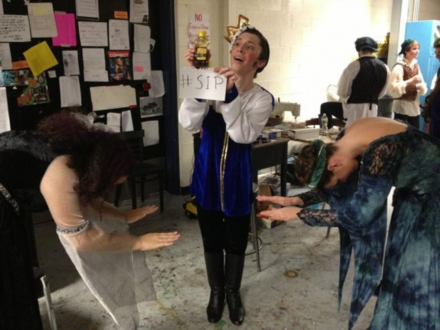 Photo Flash: Saturday Intermission Pics, Nov 17, Part 2 - EVITA Channels THE PERFORMERS, PHANTOM Does TWILIGHT & More!  Image