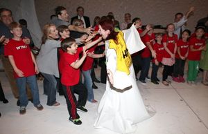 Kirsten Wyatt with Dan Lauria, Erin Dilly, Johnny Rabe, John Bolton & Zac Ballard & Company @ BroadwayWorld Kirsten Wyatt with Dan Lauria, Erin Dilly, Johnny Rabe, John Bolton & Zac Ballard & C Photo