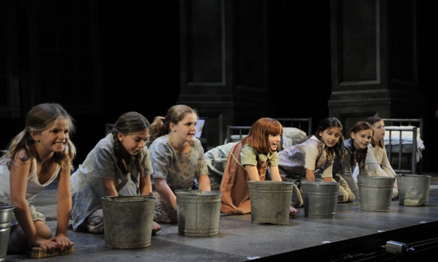 Photo Flash: Paramount Theatre Opens ANNIE Tonight  Image