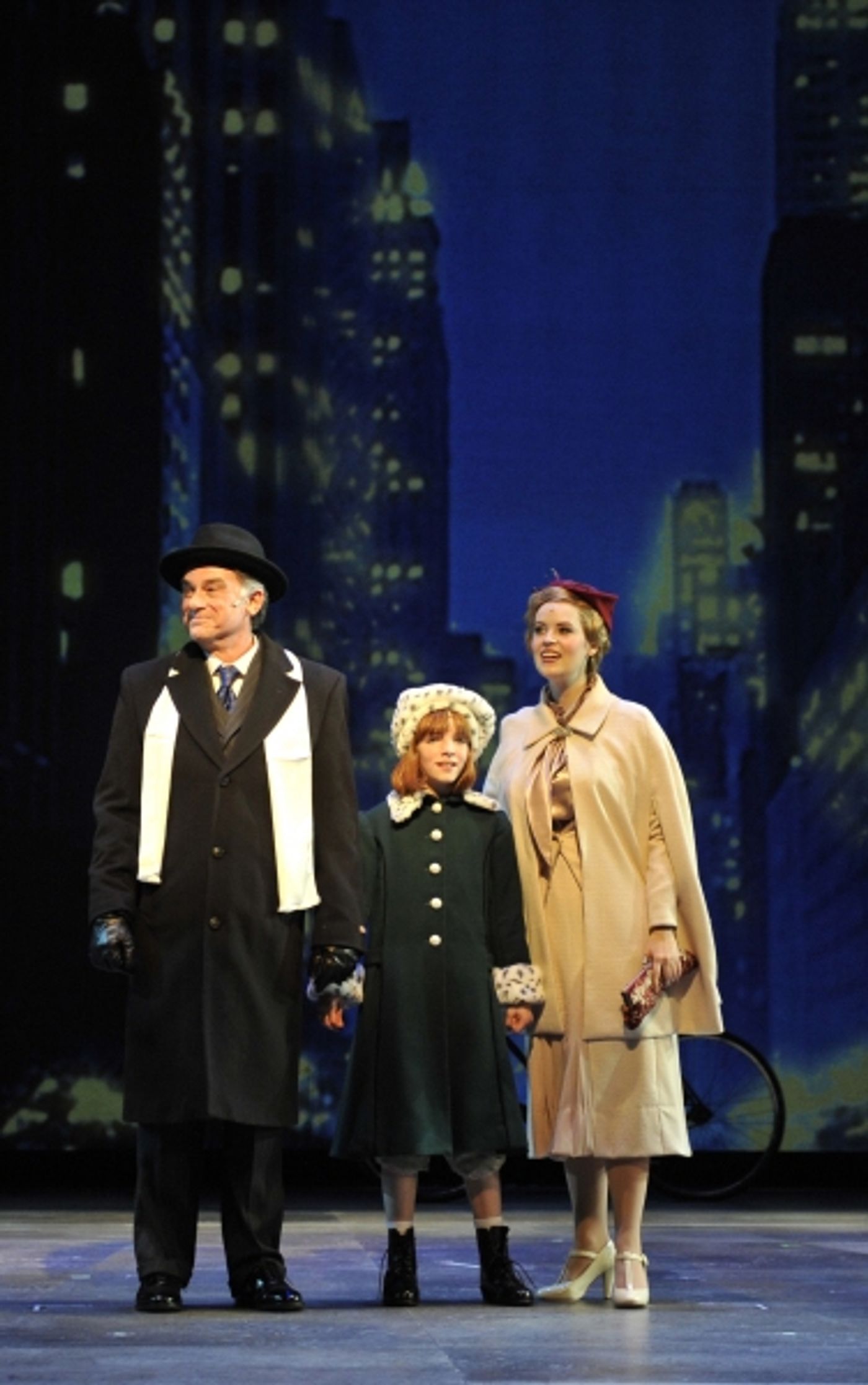 Photo Flash: Paramount Theatre Opens ANNIE Tonight  Image