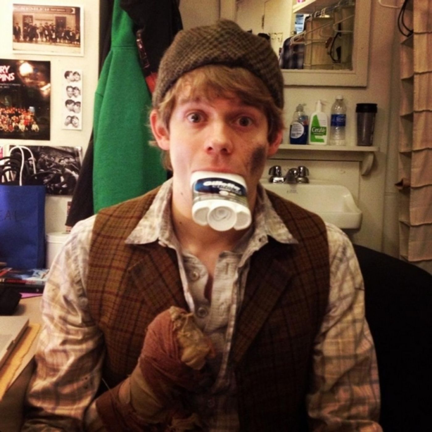 Photo Flash: Saturday Intermission Pics, Nov 24 - NEWSIES Does A CHRISTMAS STORY, Broadway Supports Injured Fan and More!  Image