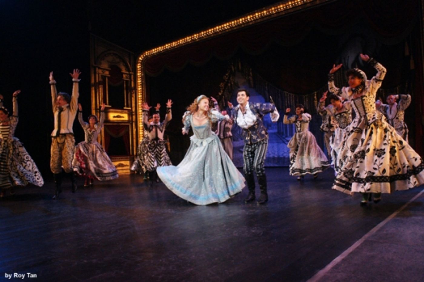 Photo Flash: First Look at KISS ME, KATE on the West End!  Image