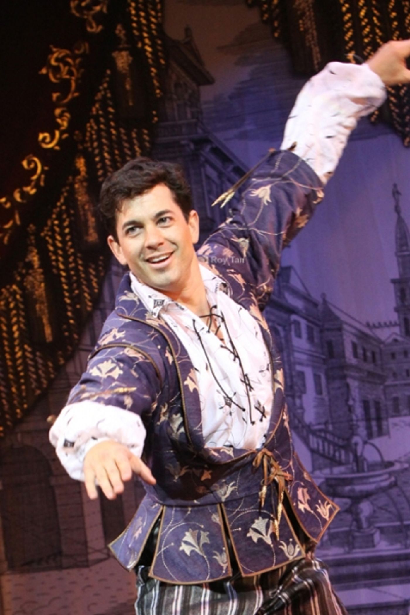 Photo Flash: First Look at KISS ME, KATE on the West End!  Image