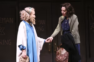 Isabella Acres and Annabelle Gurwitch @ BroadwayWorld Isabella Acres and Annabelle Gurwitch Photo