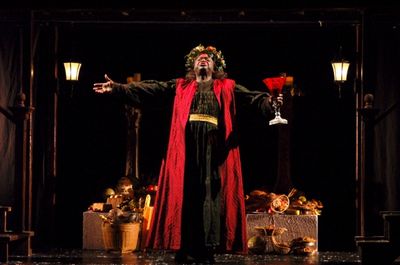 MICHAEL JAMES LESLIE as Spirit of Christmas Present Photo