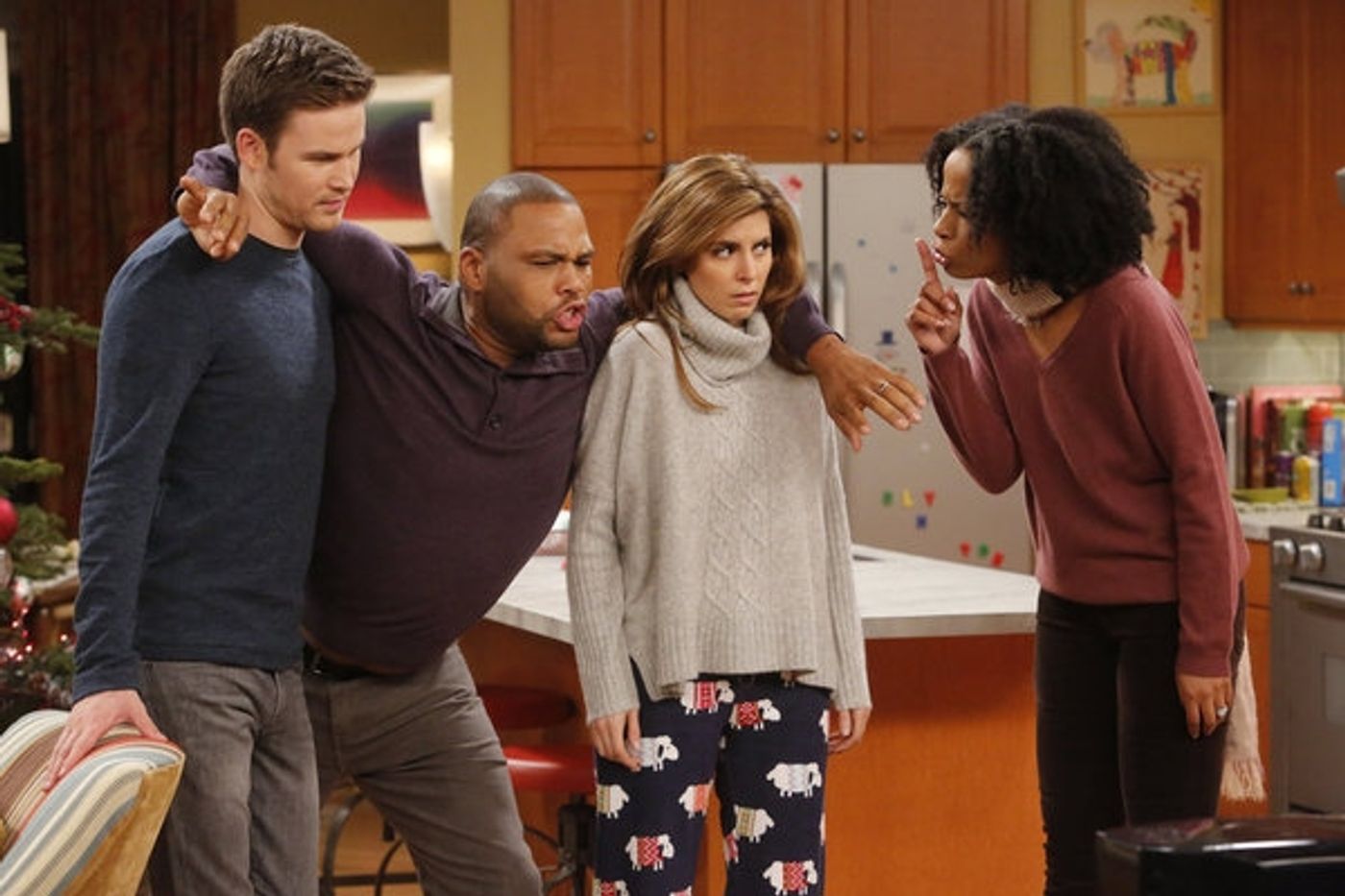 Photo Flash: First Look - GUYS WITH KIDS' Upcoming Christmas Episode  Image