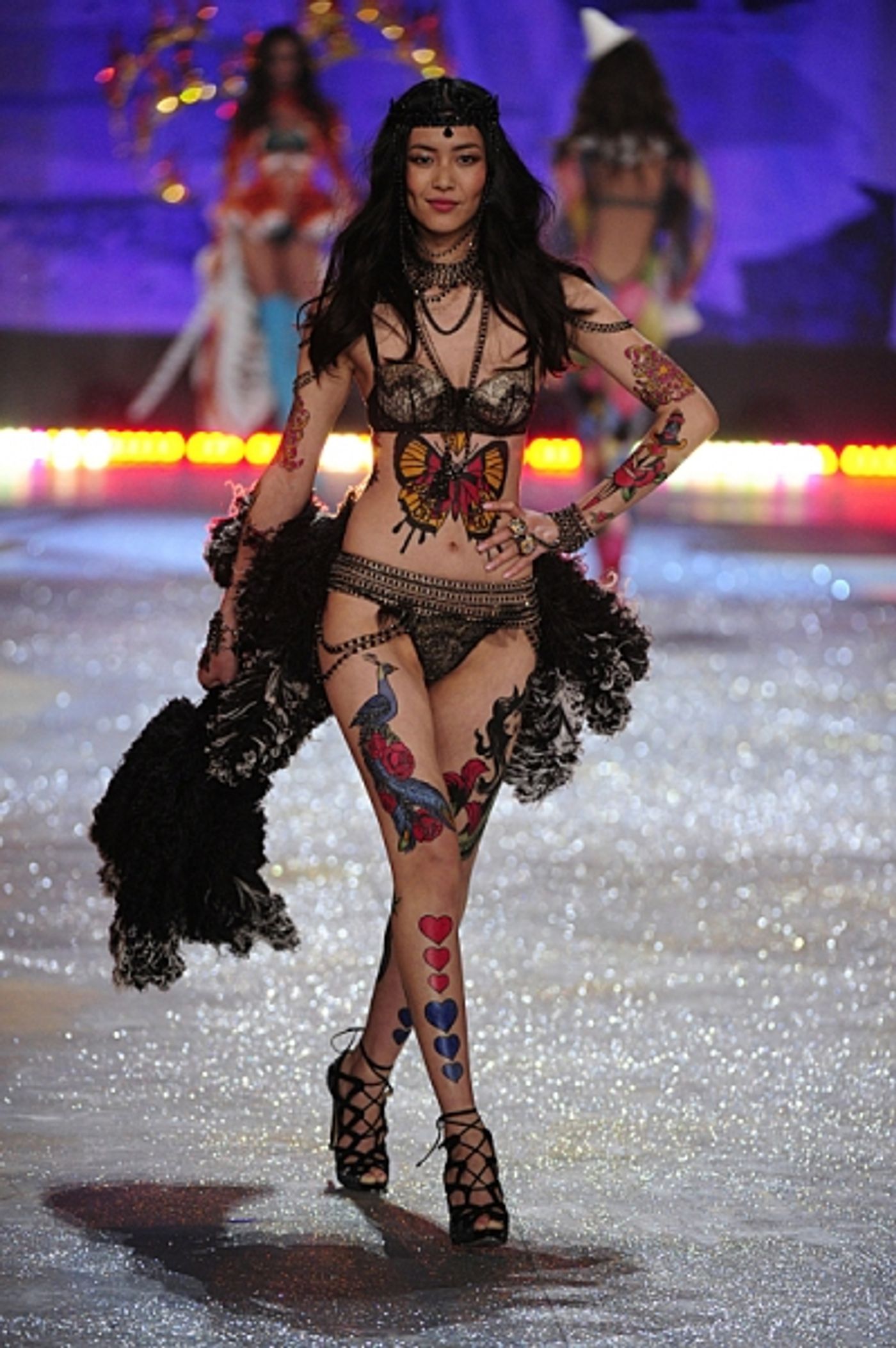 Photo Flash: First Look - VICTORIA'S SECRET FASHION SHOW, Airing 12/4 on CBS  Image