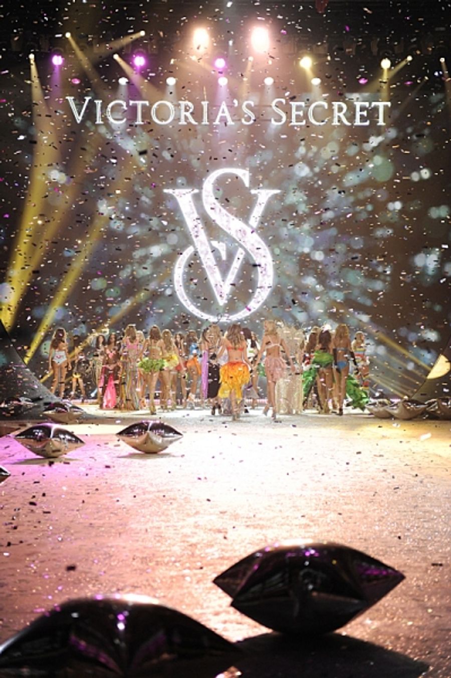 Photo Flash: First Look - VICTORIA'S SECRET FASHION SHOW, Airing 12/4 on CBS Image