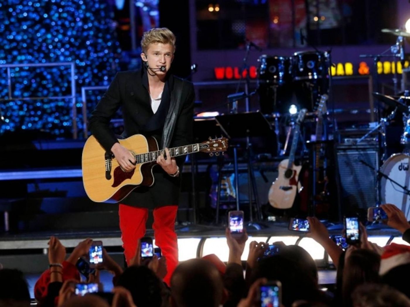 Photo Flash: First Look at Brightman, Manilow & More in L.A. LIVE's HOLIDAY TREE LIGHTING  Image