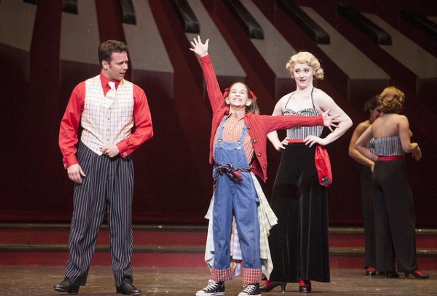 Photo Flash: First Look at Nicolas Dromard, Tom Galantich and More in IRVING BERLIN'S WHITE CHRISTMAS at The Denver Center Photo Flash: First Look at Nicolas Dromard, Tom Galantich and More in IRVING BERLIN'S WHITE CHRISTMAS at The Denver Center Image