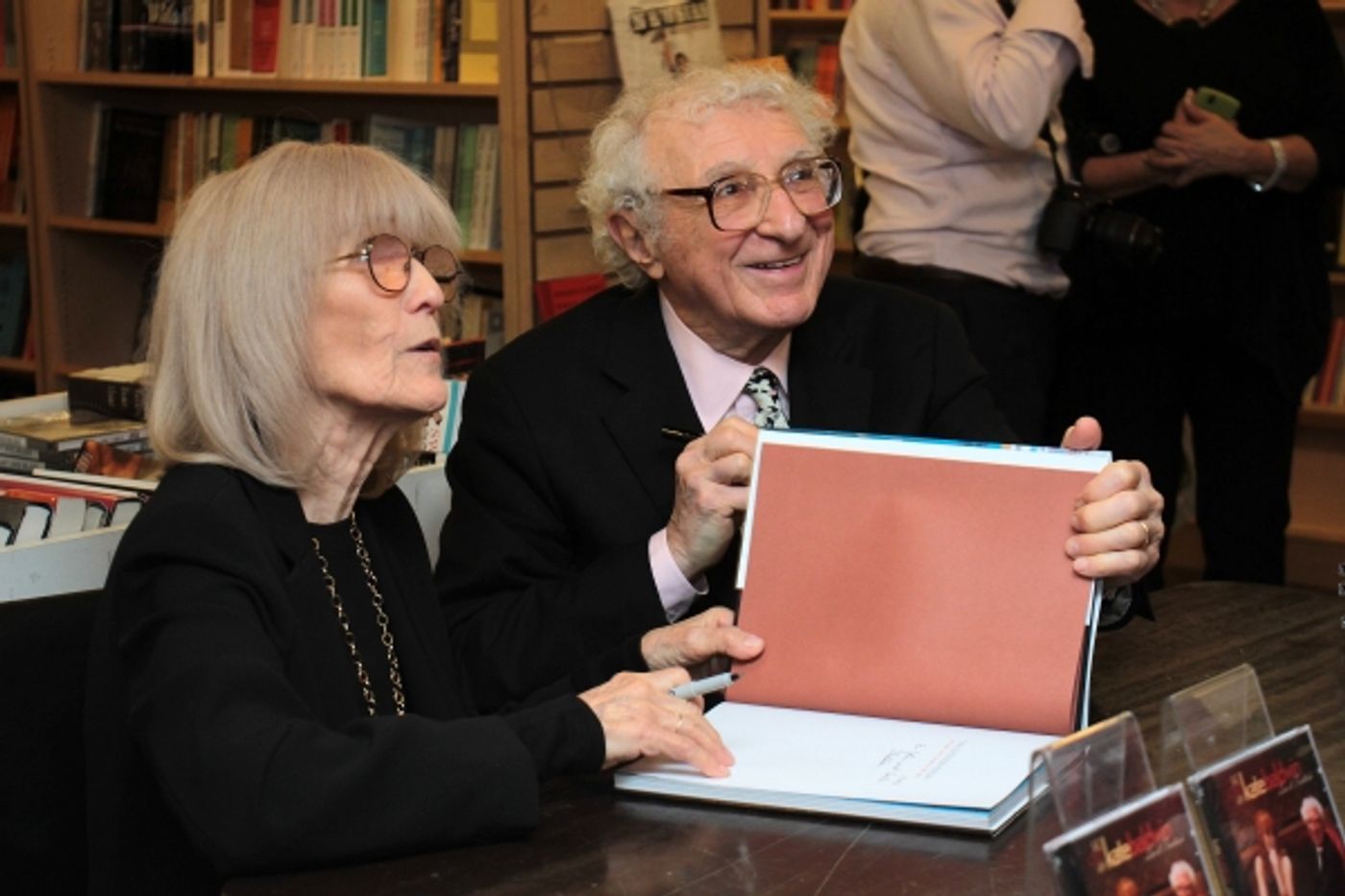 Photo Coverage: Sheldon & Margery Harnick Unveil OUTDOOR MUSEUM at Drama Book Shop  Image