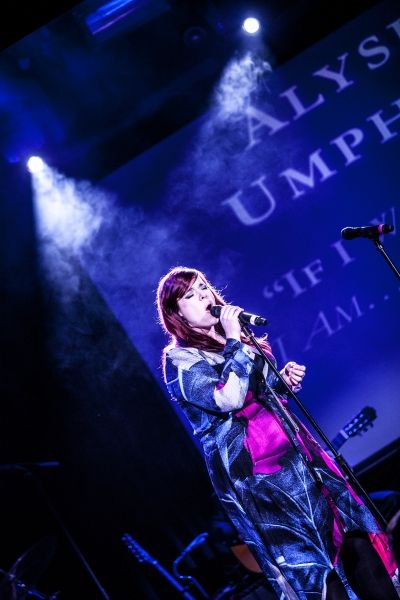 Alysha Umphress Photo