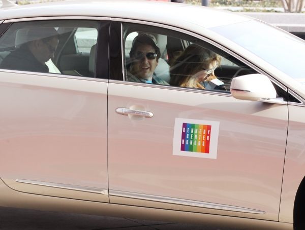 Photo Coverage Exclusive: At the Stage Door of the 35th Kennedy Center Honors — photo 21 of 75